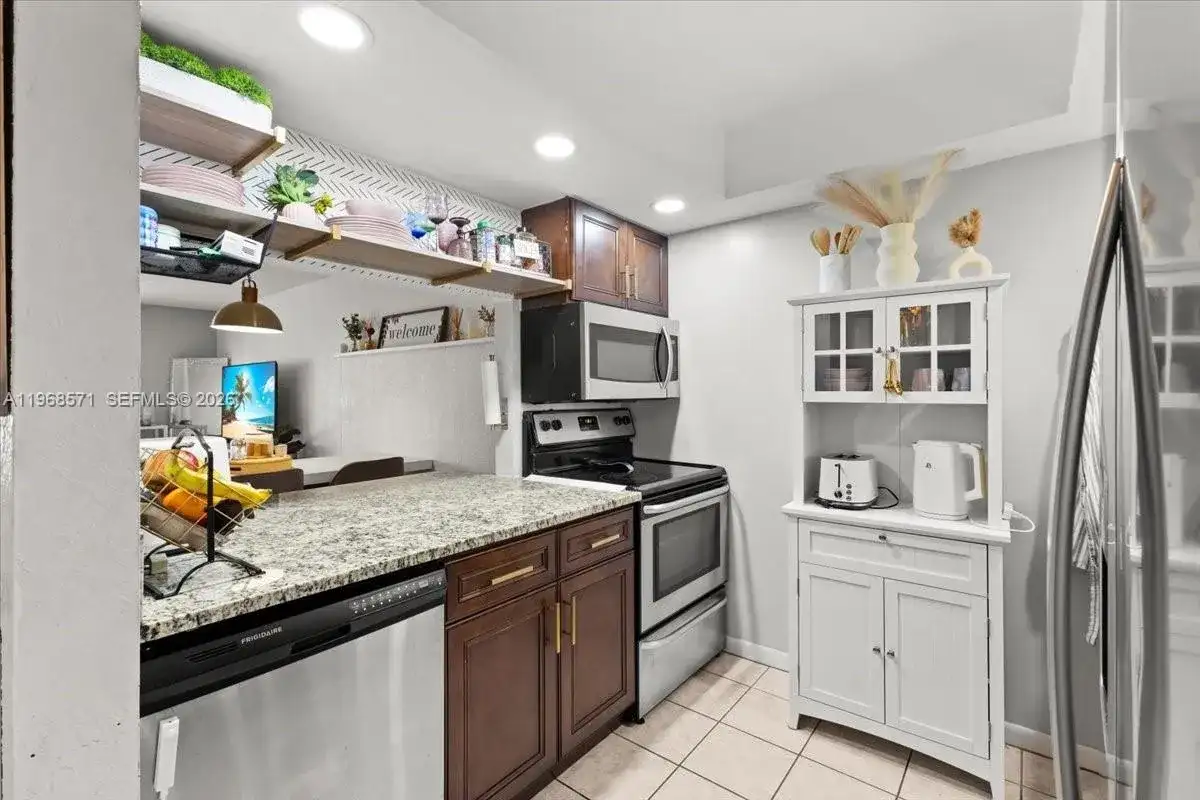 307 Waterside Dr, Hypoluxo FL 33462 photo 5