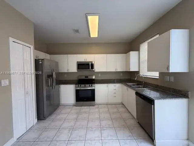 5430 NW 107th Ave, Doral FL 33178 photo 2