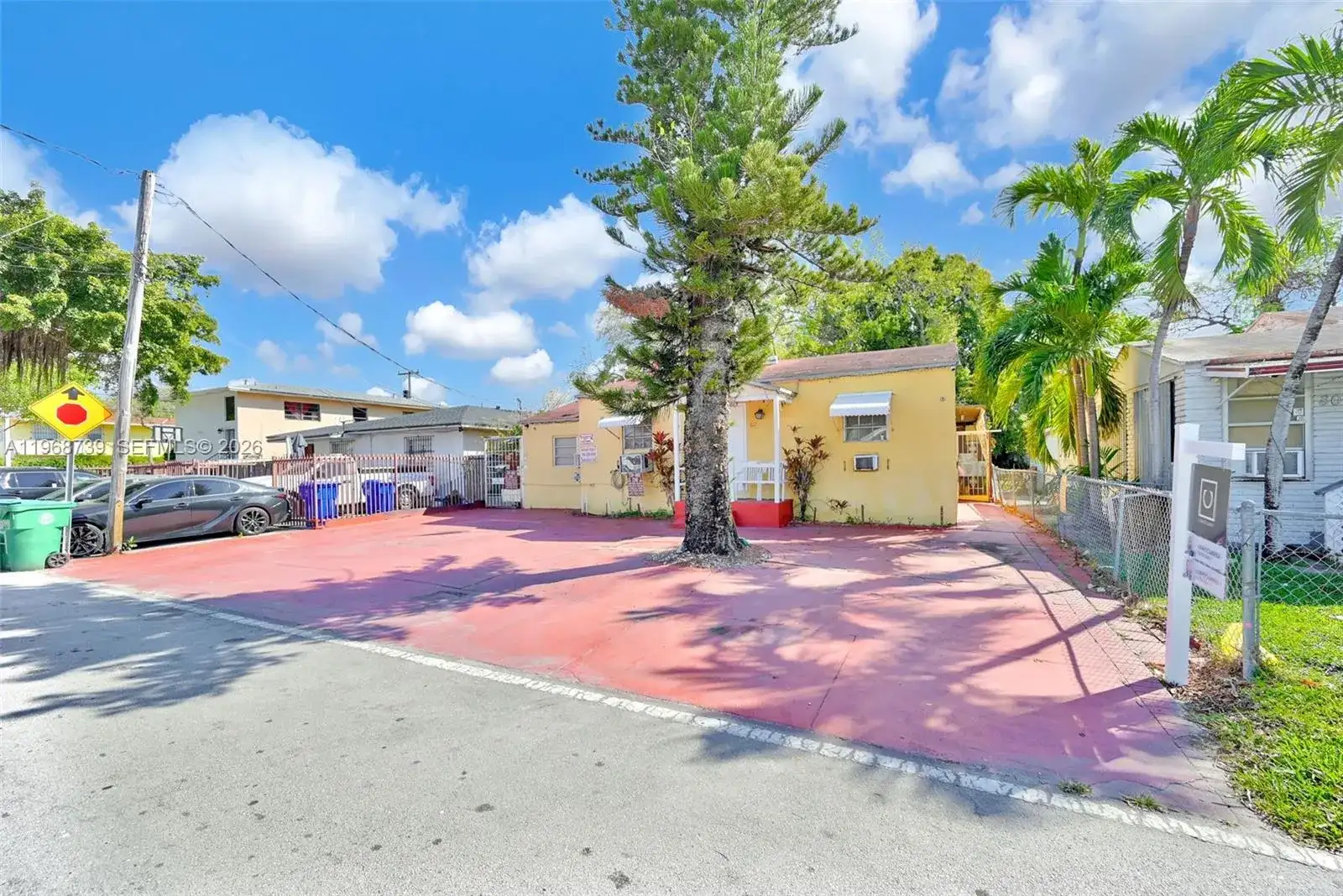 811 NW 24th Ct, Miami FL 33125 photo 2