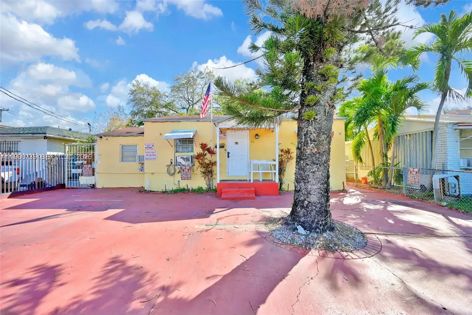 811 NW 24th Ct, Miami FL 33125 photo 3