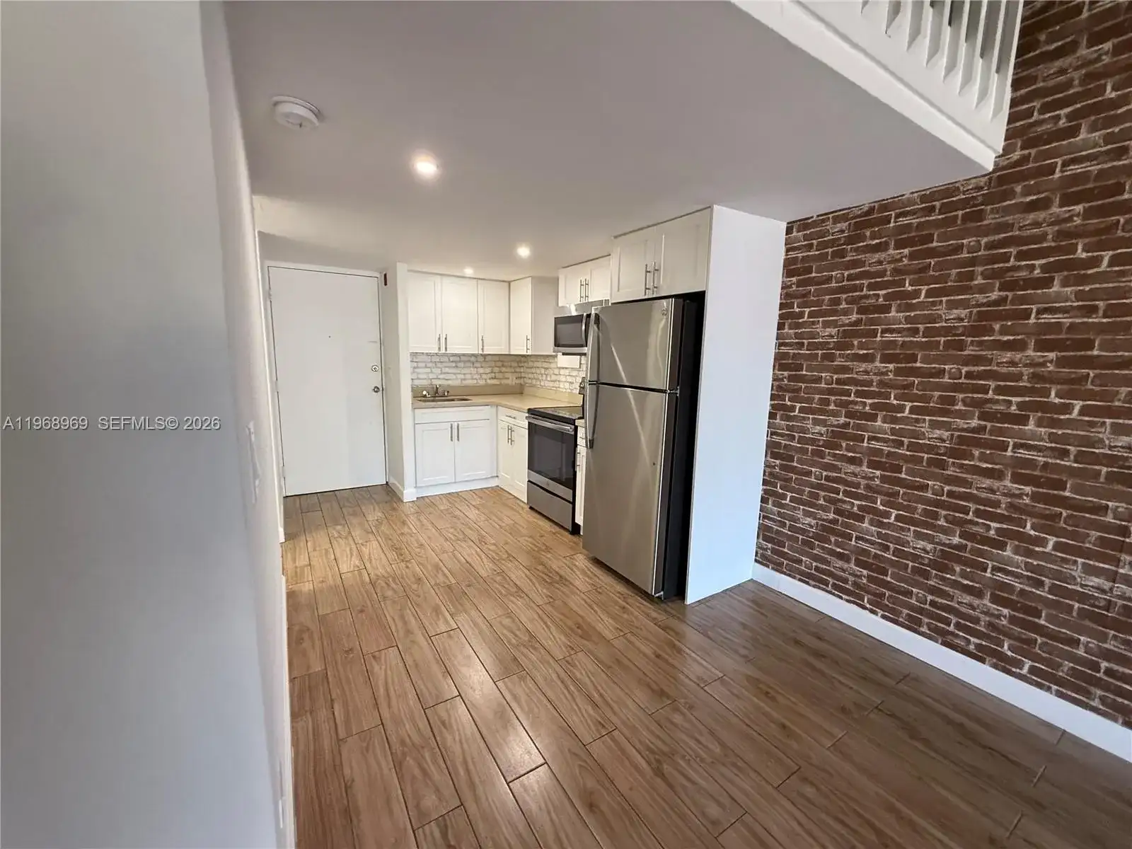 750 NE 195th St # 213, Miami FL 33179 photo 2