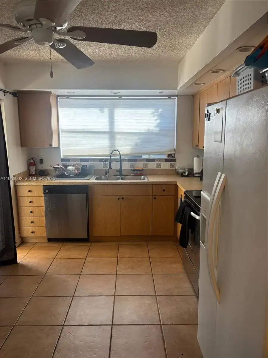 2249 SE 27th Dr # D, Homestead FL 33035 photo 3