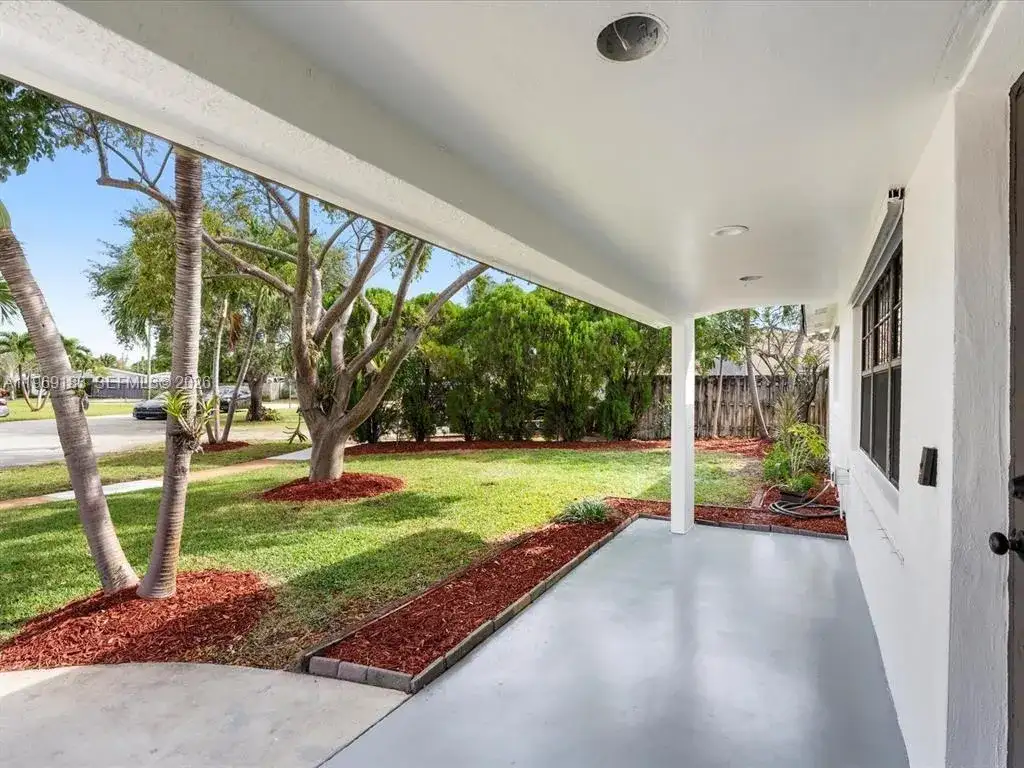 8 SW 11th St, Deerfield Beach FL 33441 photo 5