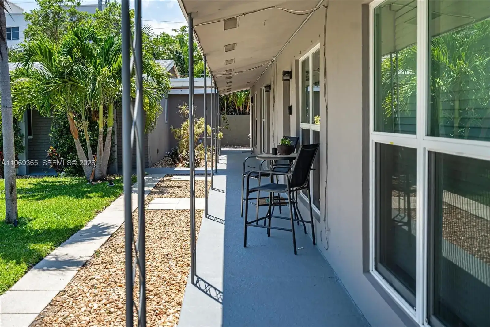 2201 NE 14th Ave, Wilton Manors FL 33305 photo 2