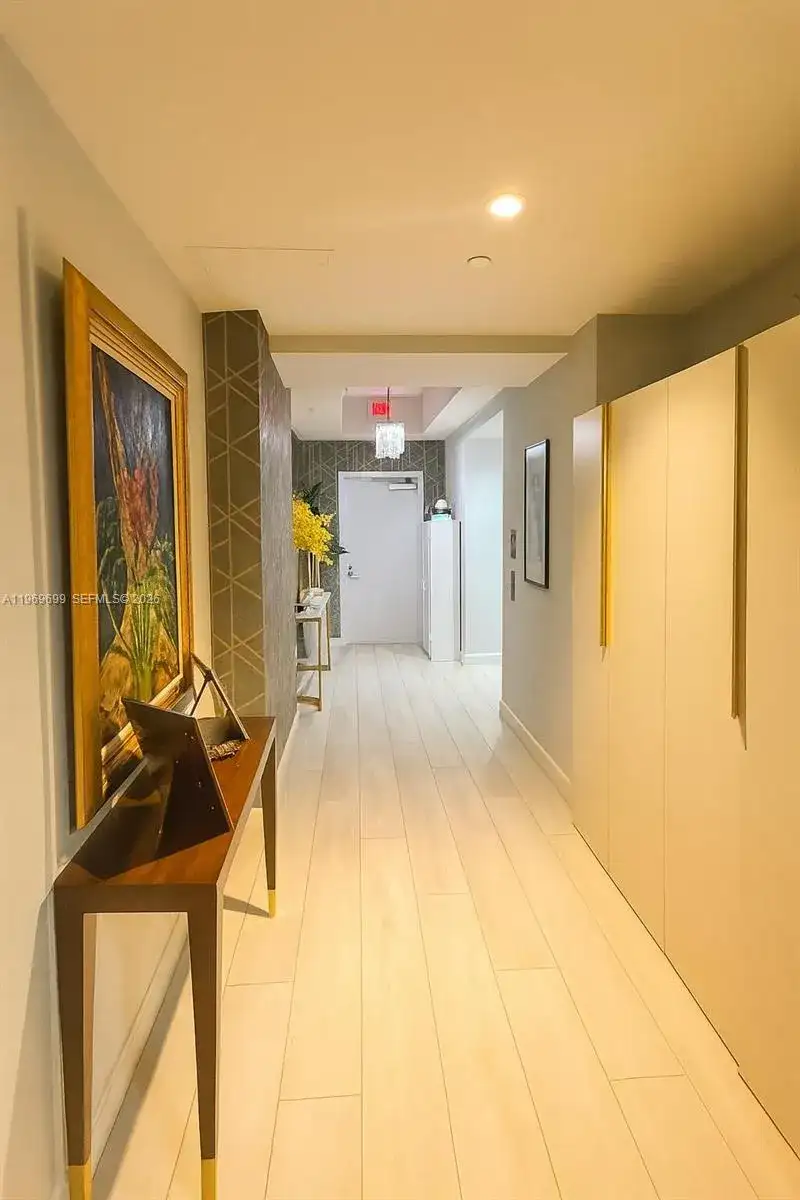 851 NE 1st Ave # 2212, Miami FL 33132 photo 2