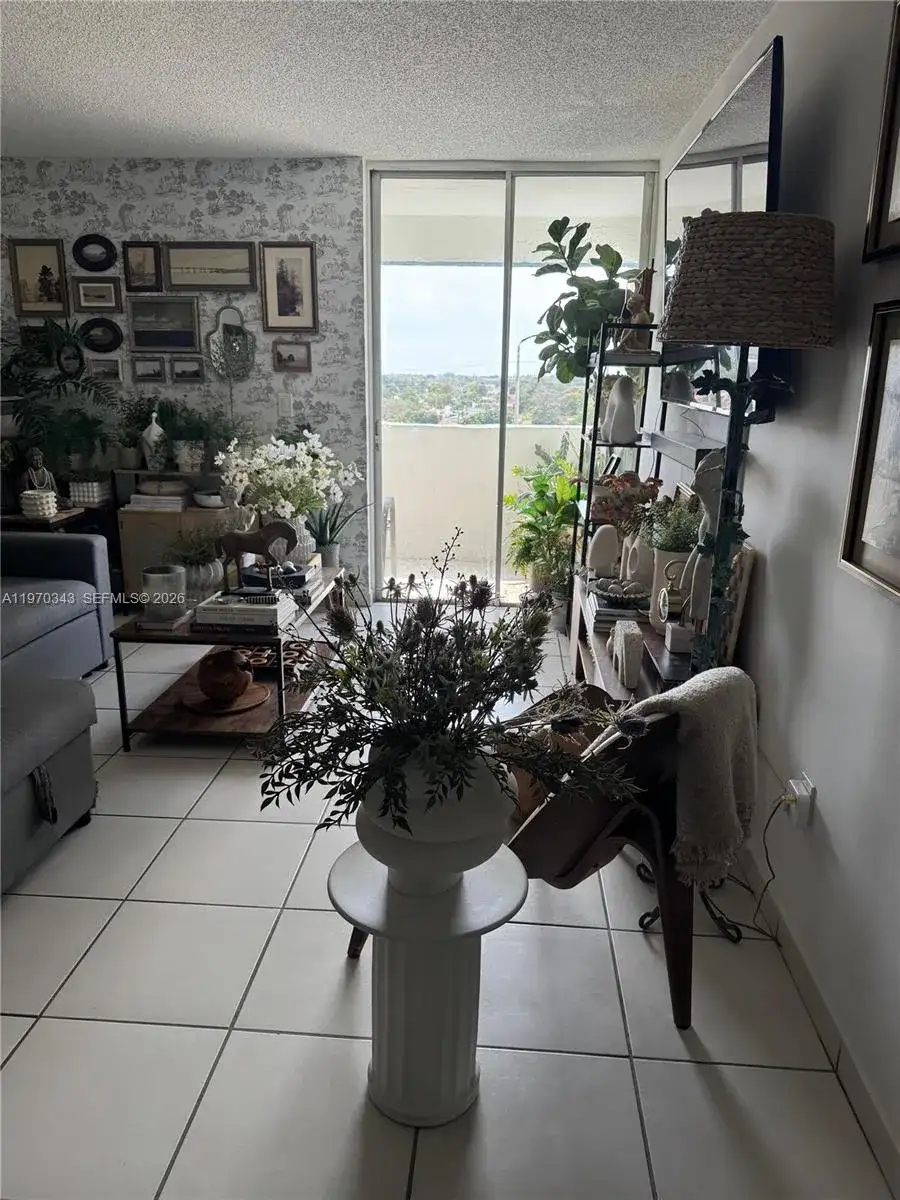 5050 NW 7th St # 604, Miami FL 33126 photo 3