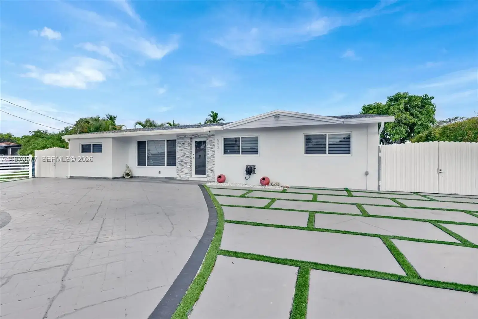 5521 SW 104th Ave, Miami FL 33165 photo 3