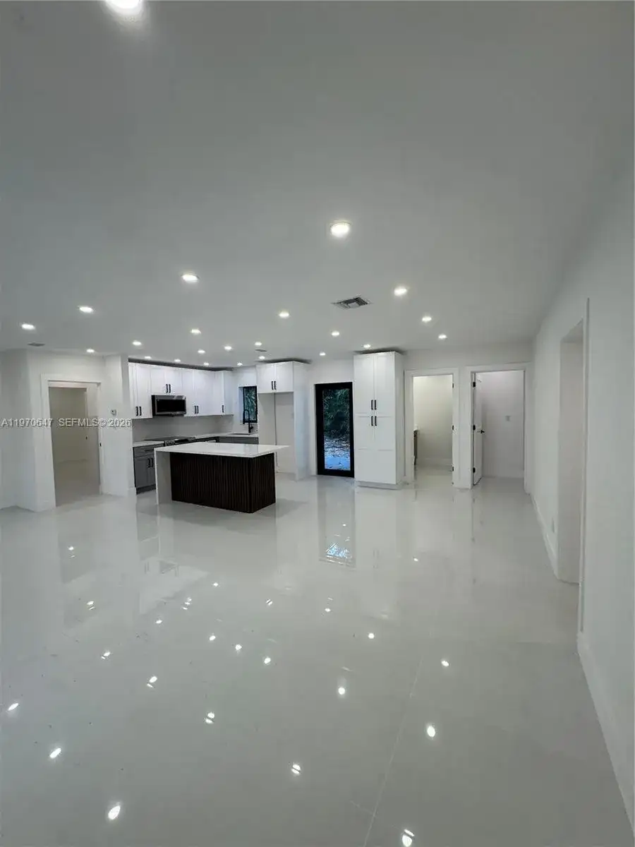 930 NE 163rd St, North Miami Beach FL 33162 photo 3