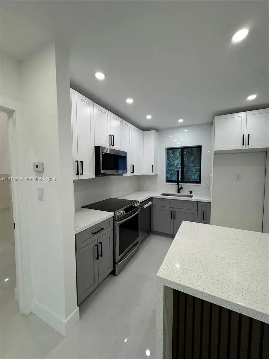 930 NE 163rd St, North Miami Beach FL 33162 photo 4