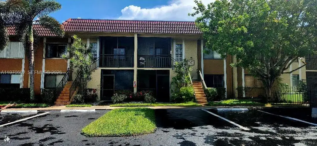 327 Lakeview Dr # 103, Weston FL 33326 photo 2