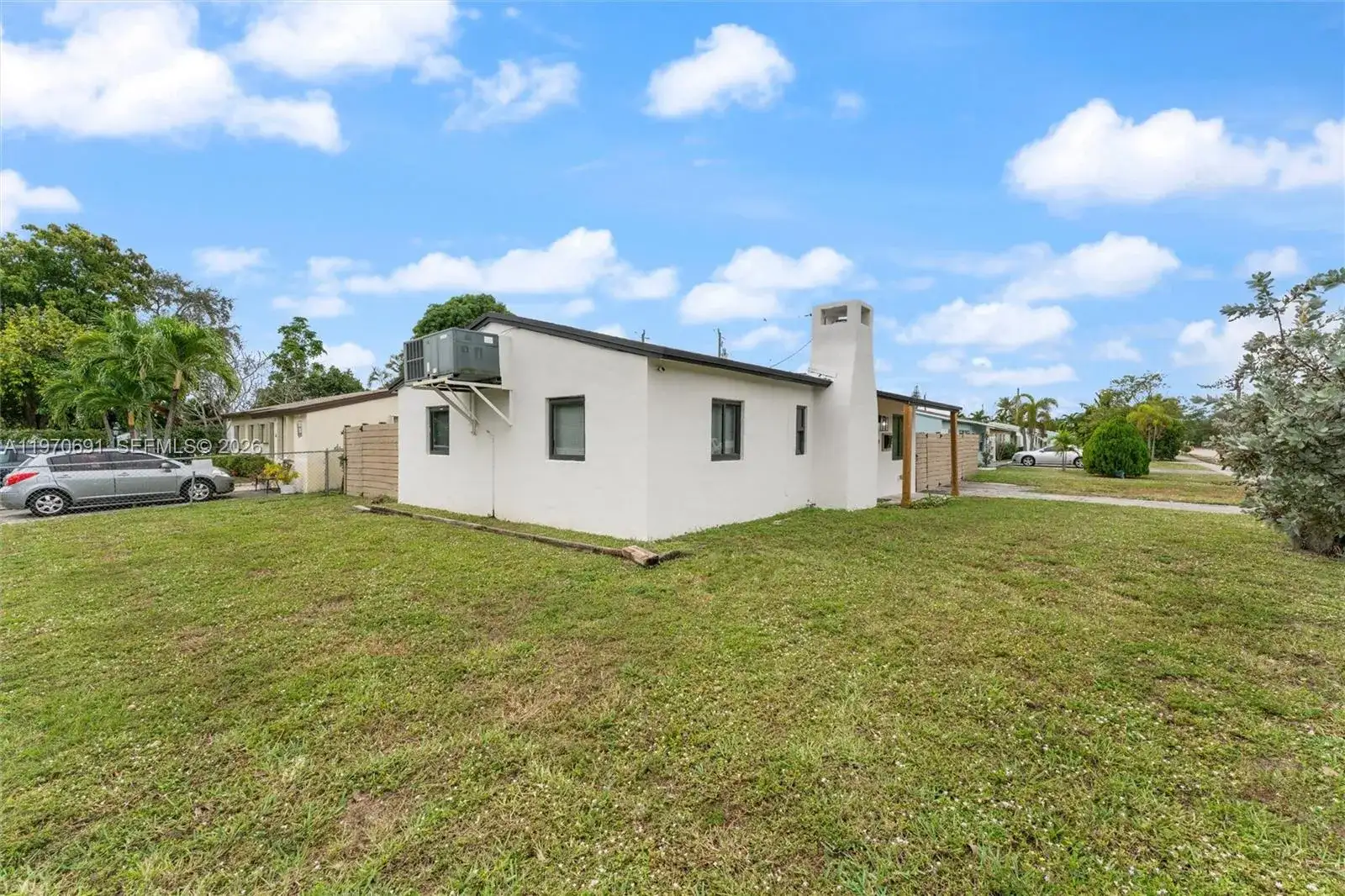 6161 NE 7th Ave, Oakland Park FL 33334 photo 2