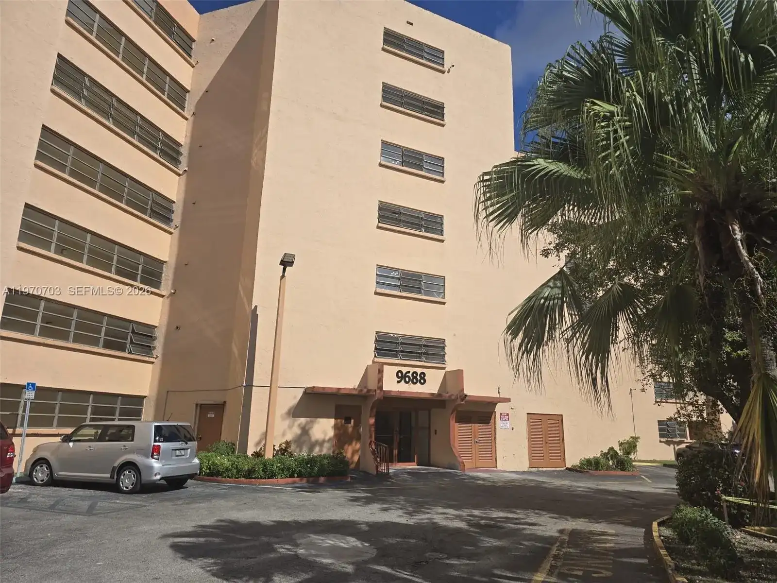 9688 Fontainebleau Blvd # 409, Miami FL 33172 photo 2