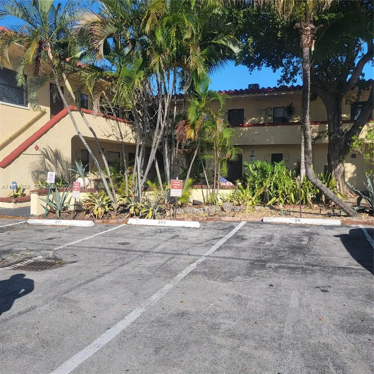 2300 NE 6th Ave, Wilton Manors FL 33305 photo 2