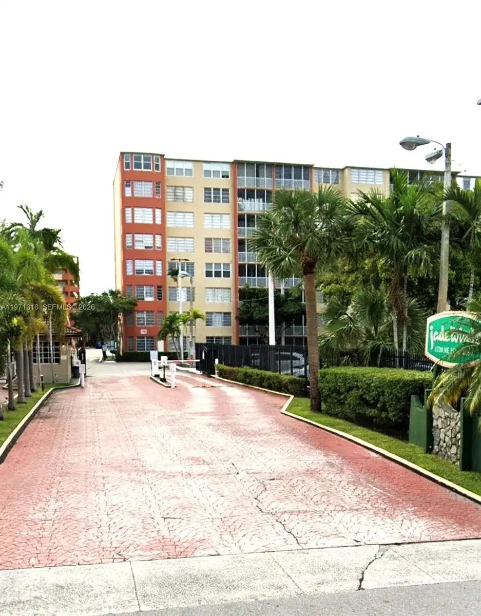 1770 NE 191st St # 1, Miami FL 33179 photo 2