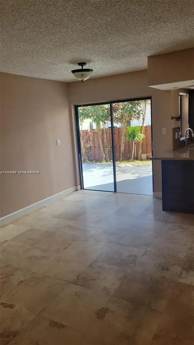 914 NW 106th Ave Cir # 914, Miami FL 33172 photo 3