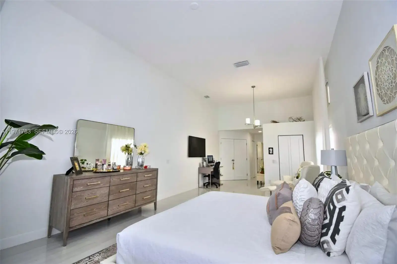 710 Lake Blvd, Weston FL 33326 photo 2