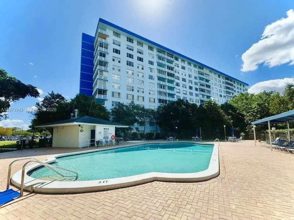 4001 Hillcrest Dr # 909, Hollywood FL 33021 photo 2
