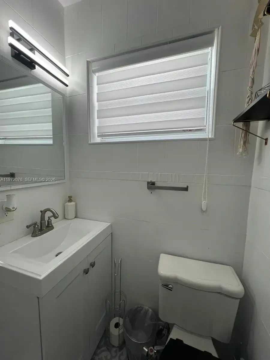 1430 NE 149th St # B, Miami FL 33161 photo 5
