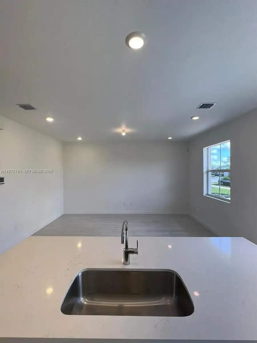 1765 SE 7th Ter, Homestead FL 33034 photo 5