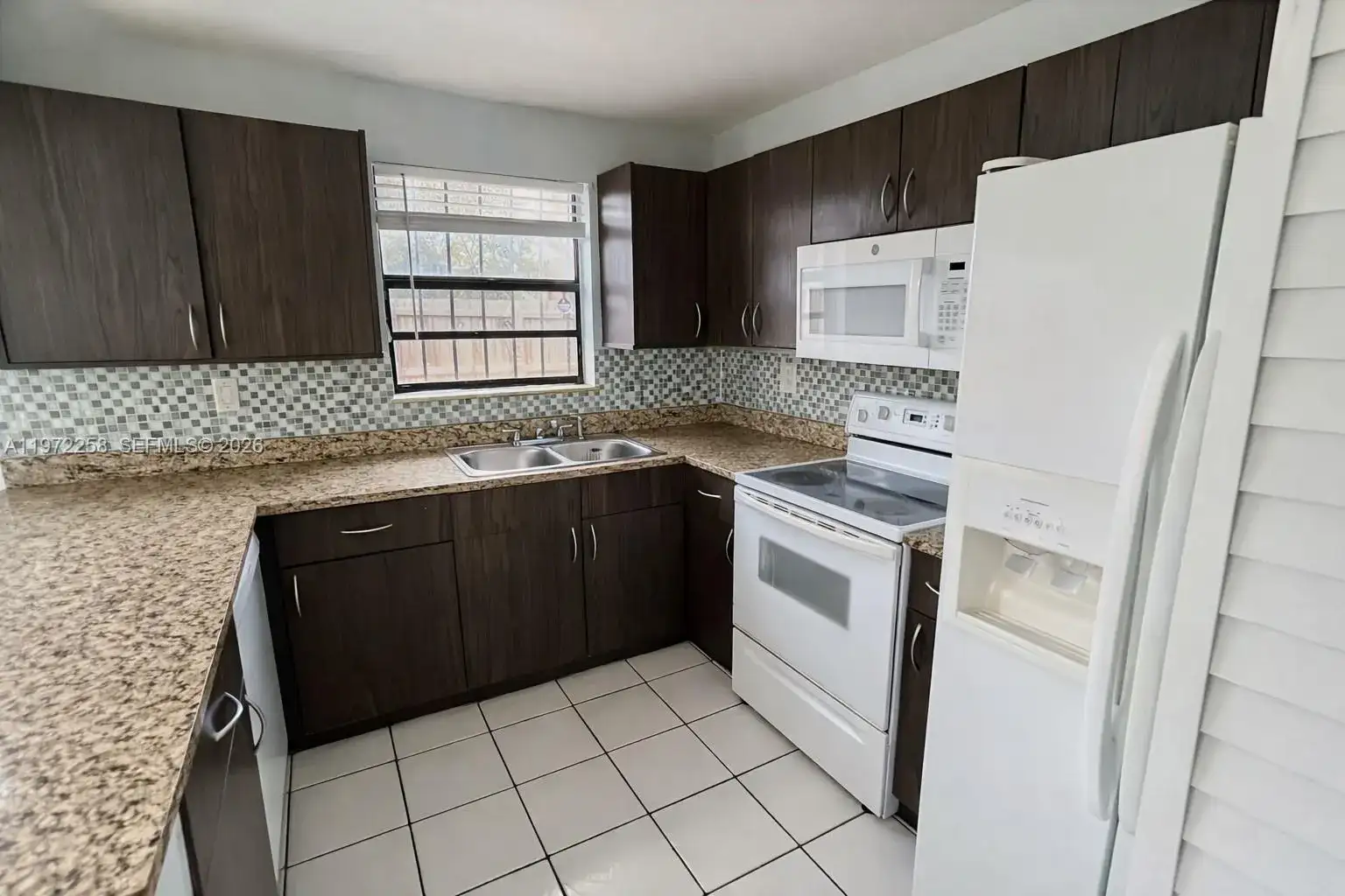 10900 NW 7th St # 101, Miami FL 33172 photo 2
