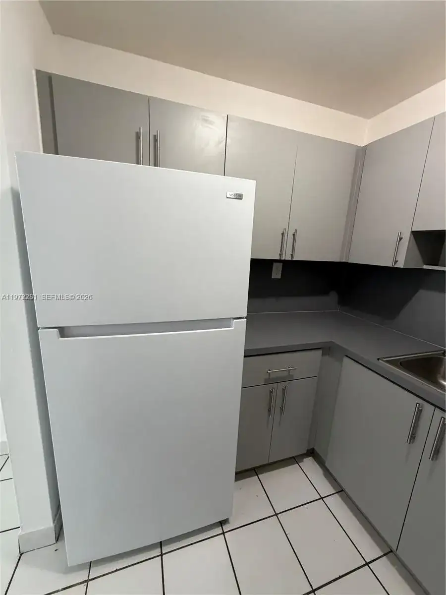2170 NW 11th St # 26, Miami FL 33125 photo 3
