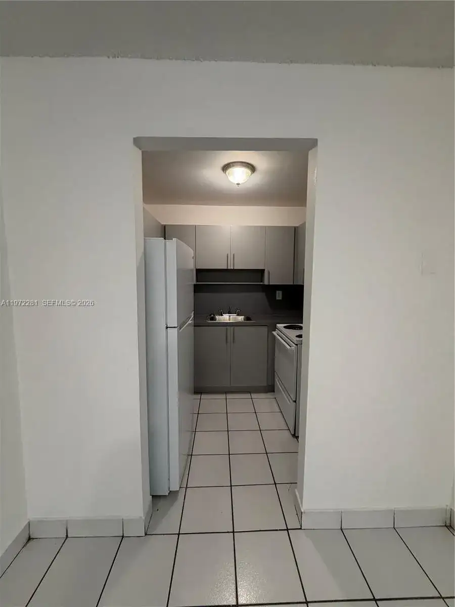 2170 NW 11th St # 26, Miami FL 33125 photo 4