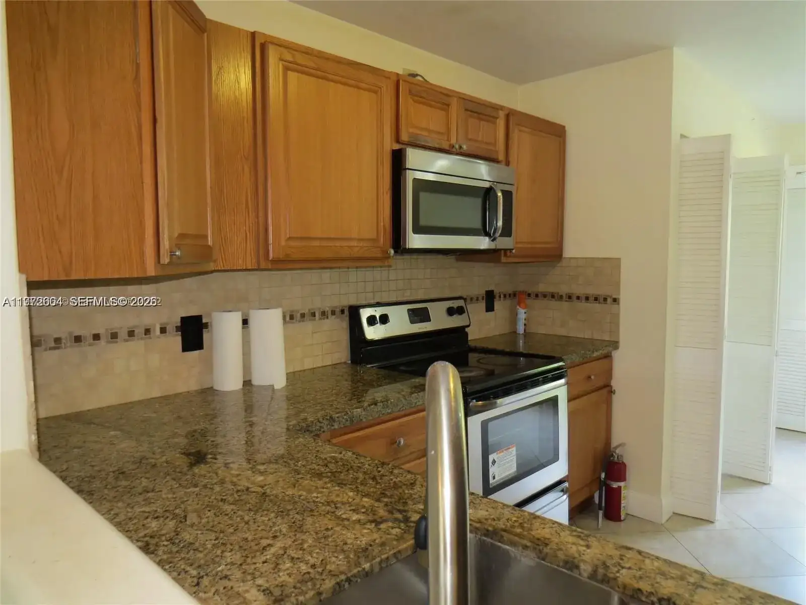 216 Lakeside Cir, Sunrise FL 33326 photo 5