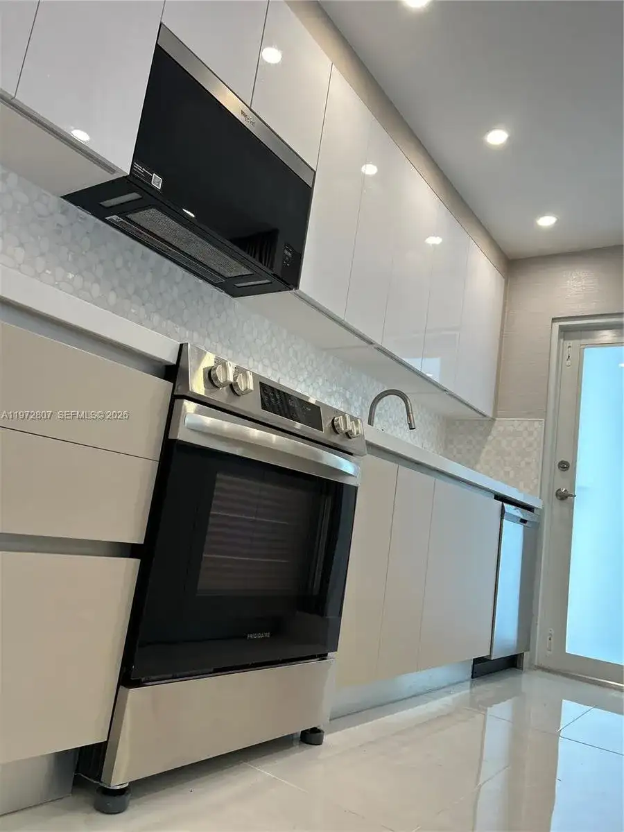 2430 NE 135th St # 201, North Miami FL 33181 photo 5