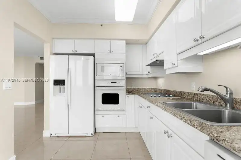 4775 Collins Ave # 1006, Miami Beach FL 33140 photo 3