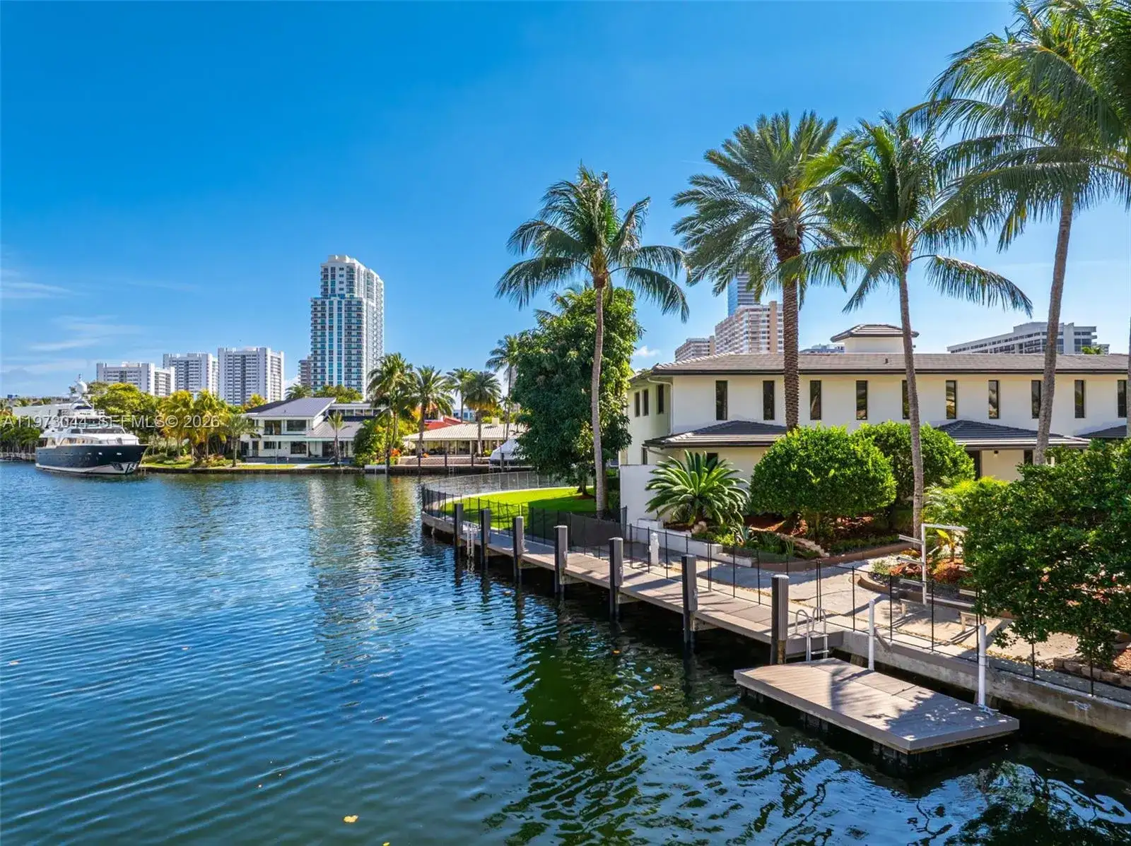 501 Hibiscus Dr, Hallandale Beach FL 33009 photo 4