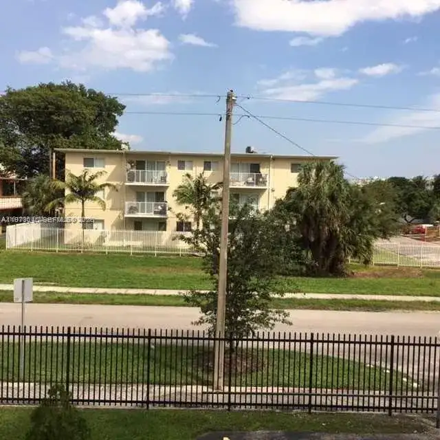 12500 NE 15 AVE # 207, North Miami FL 33161 photo 2