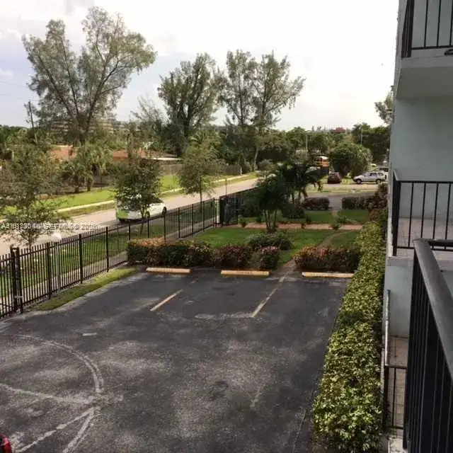 12500 NE 15 AVE # 207, North Miami FL 33161 photo 3