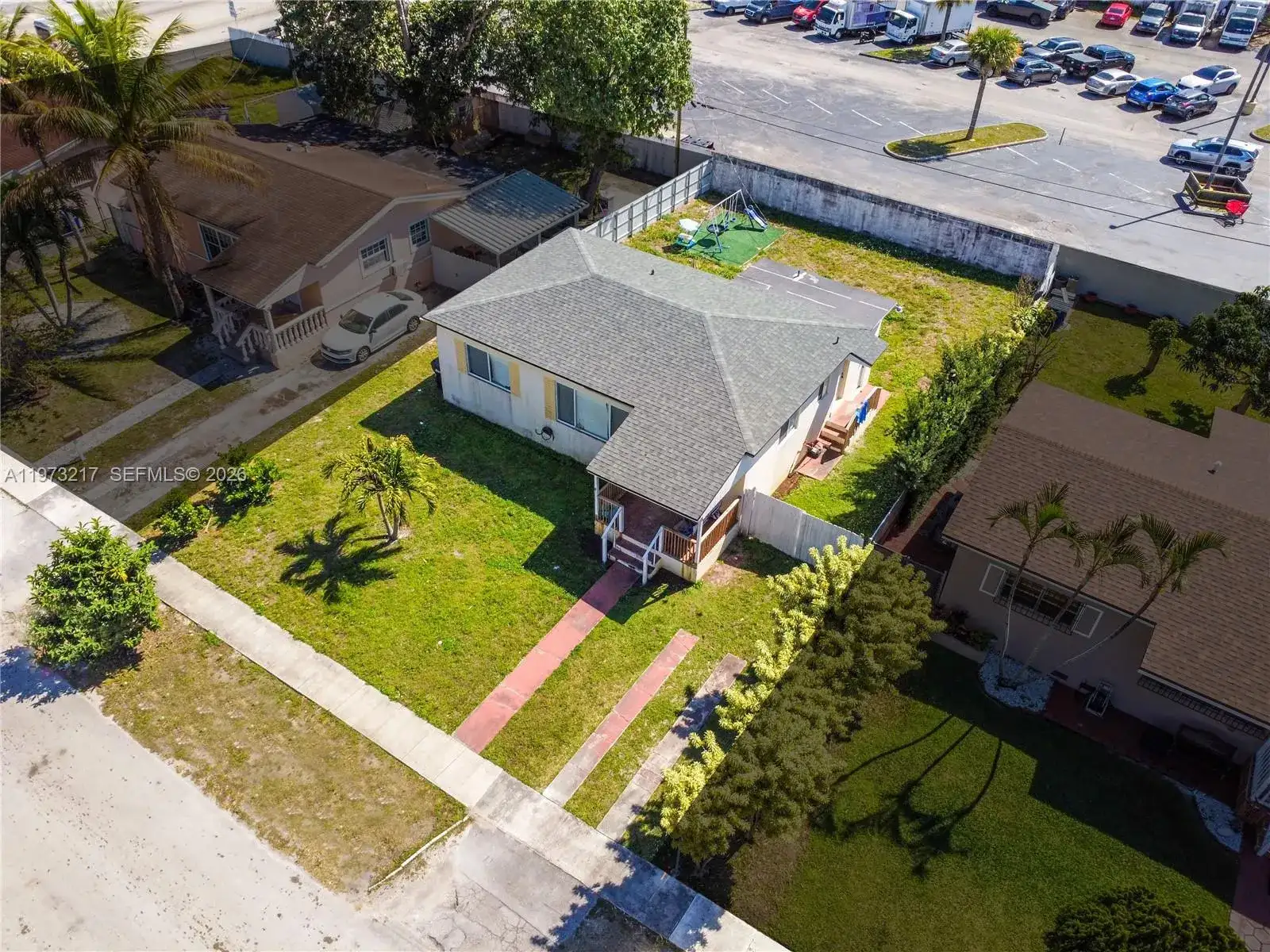 570 NE 169th St, North Miami Beach FL 33162 photo 2
