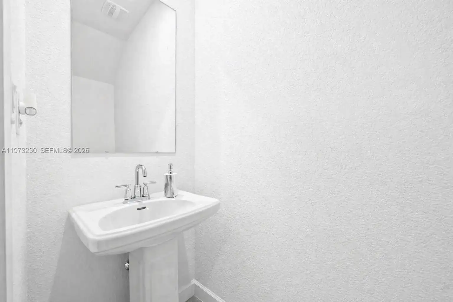 492 NE 4th Ln, Florida City FL 33034 photo 5