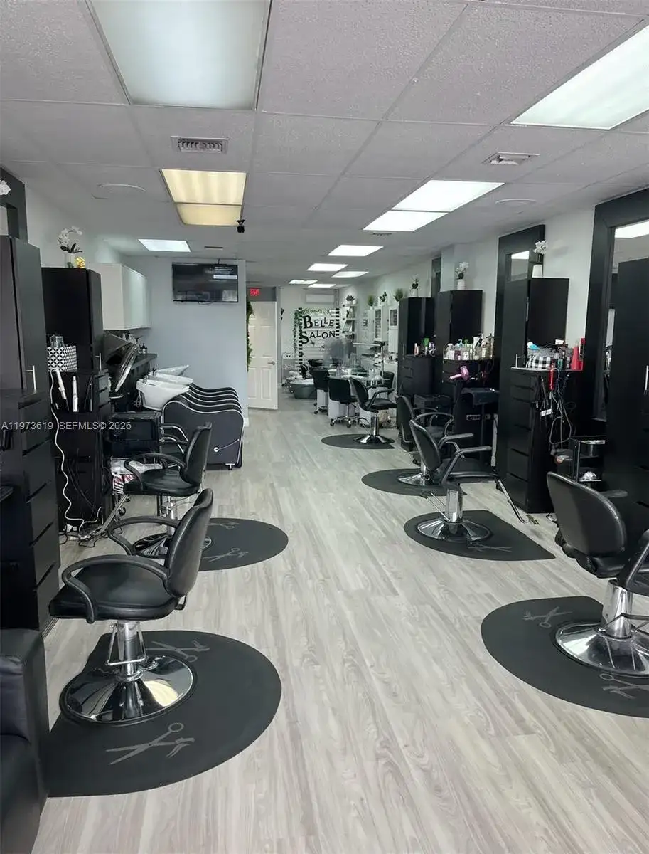 16774 NW 67th Ave, Hialeah FL 33015 photo 2