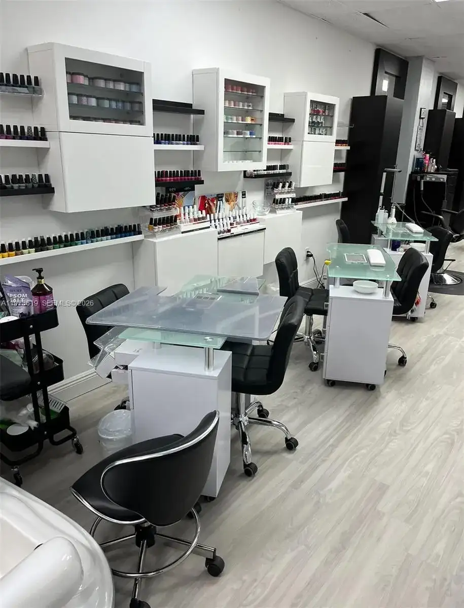 16774 NW 67th Ave, Hialeah FL 33015 photo 4