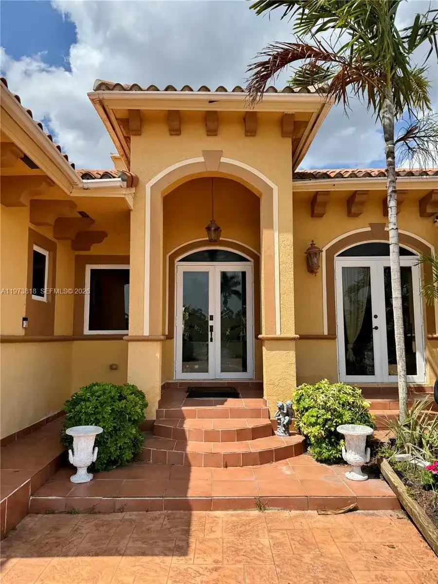 20401 SW 184 St, Miami FL 33187 photo 2