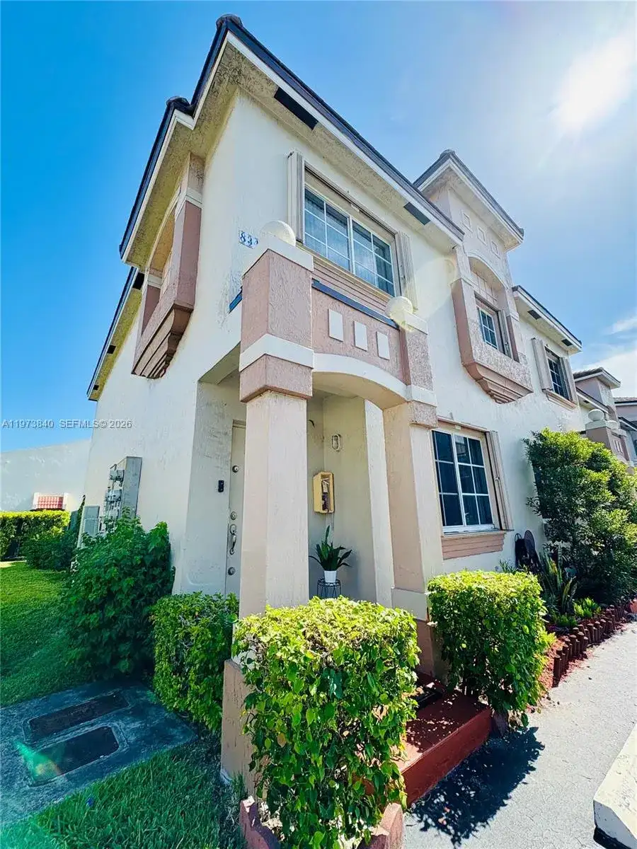 8346 NW 10th St, Miami FL 33126 photo 2