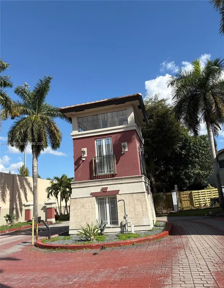 8346 NW 10th St, Miami FL 33126 photo 3