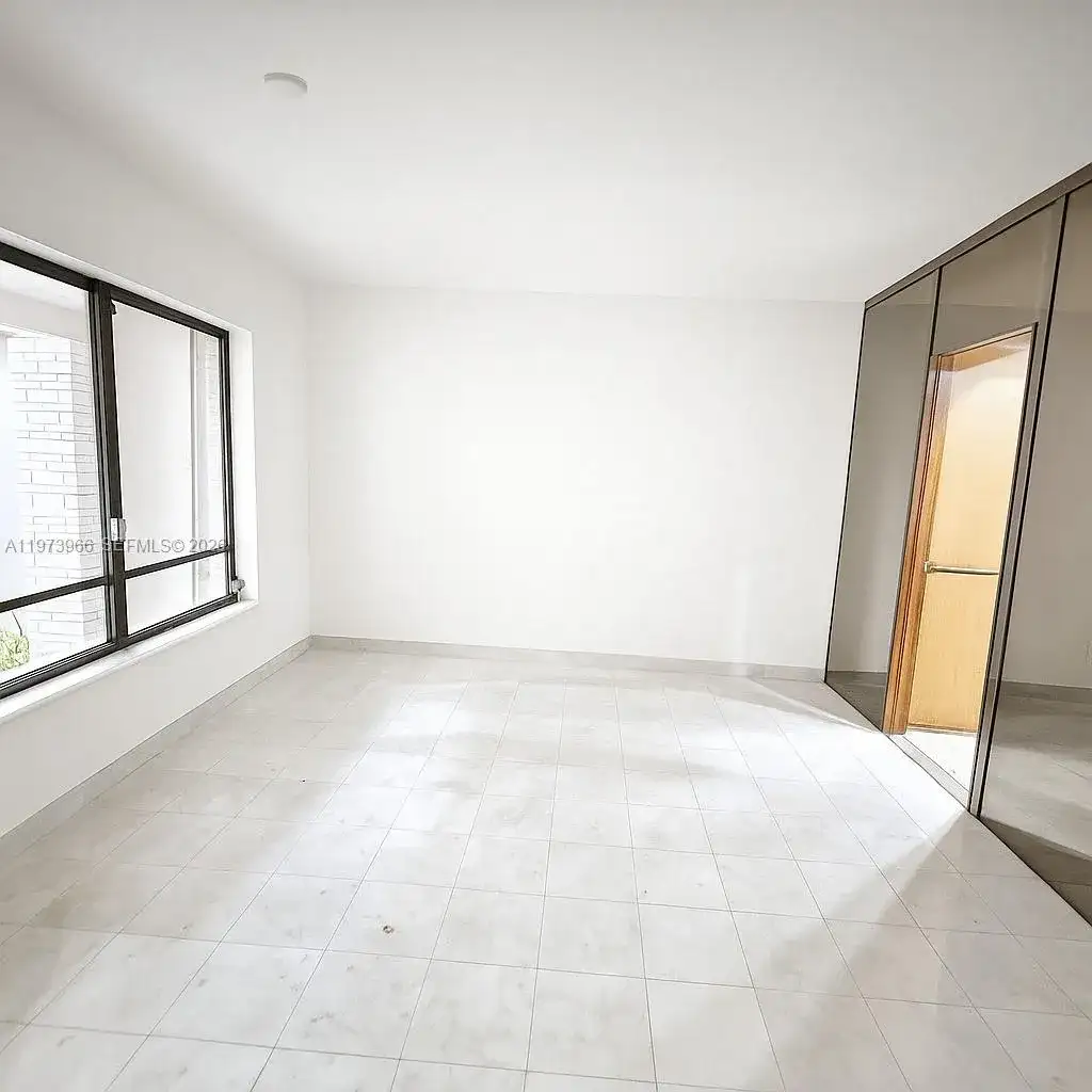 1915 Country Club Prado, Coral Gables FL 33134 photo 4
