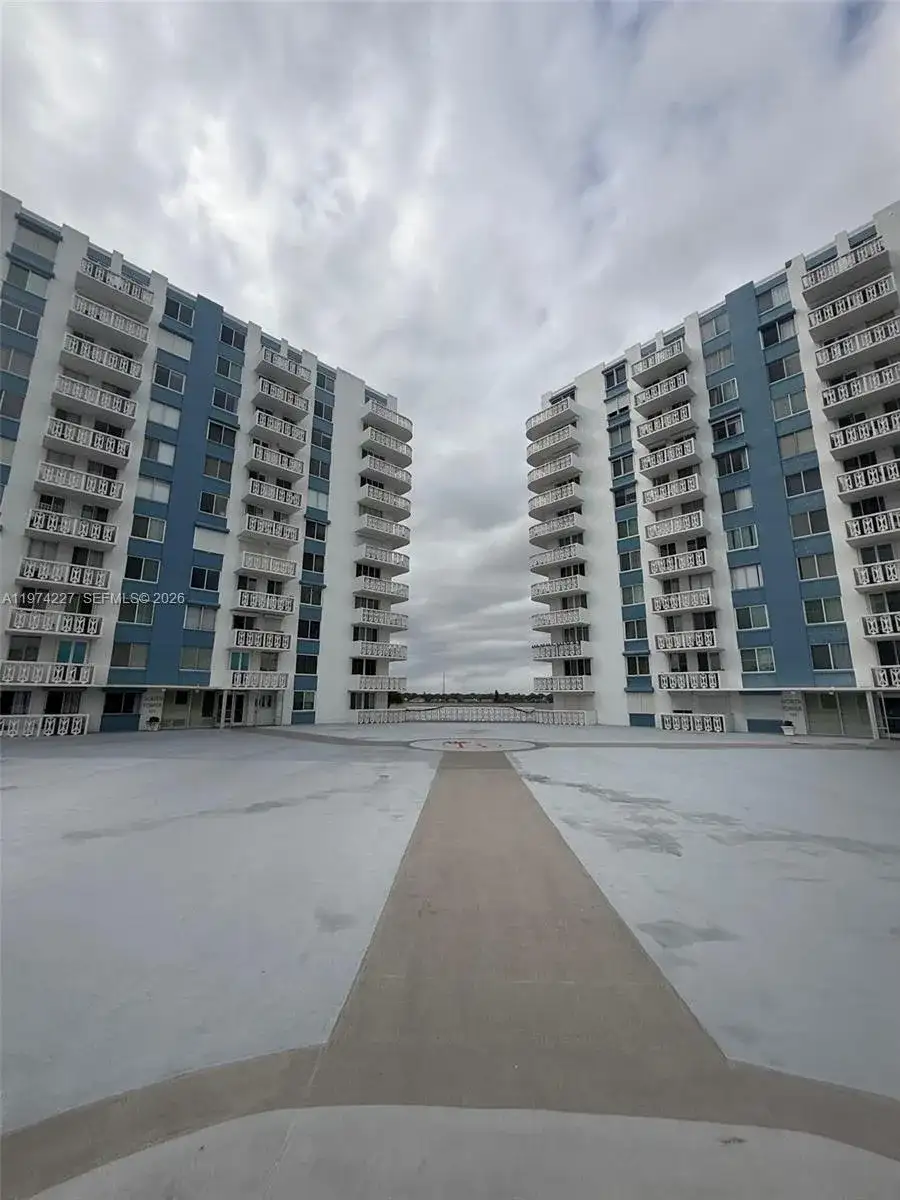 925 N Halifax # 102, Daytona FL 32118 photo 2