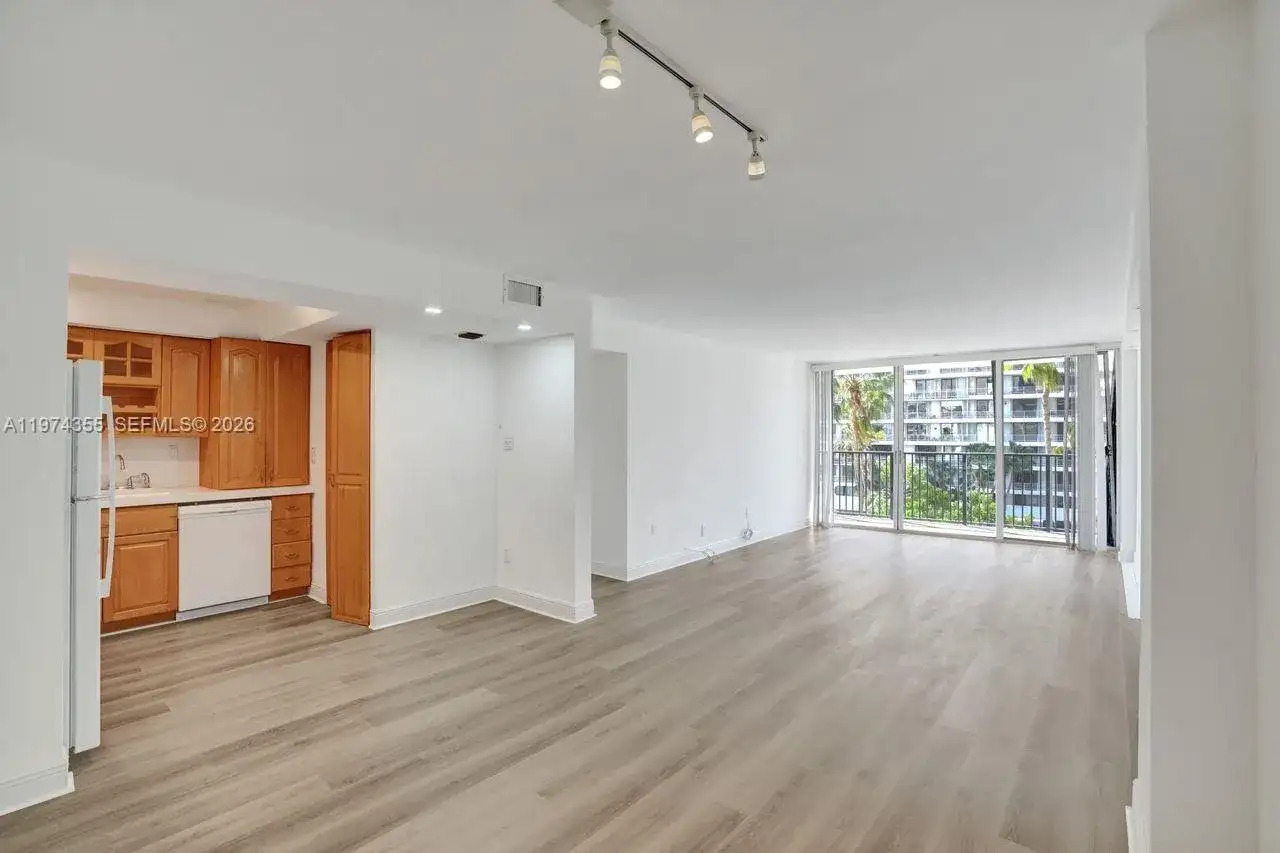 1450 Brickell Bay Dr # 503, Miami FL 33131 photo 2