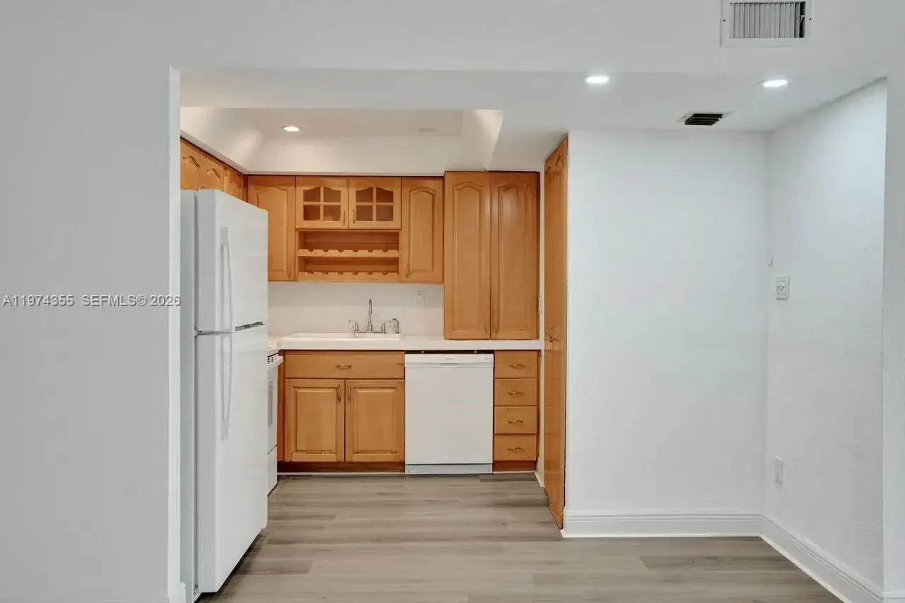 1450 Brickell Bay Dr # 503, Miami FL 33131 photo 4