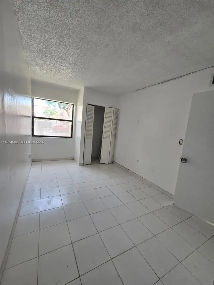685 W Park Dr # 11, Miami FL 33172 photo 3