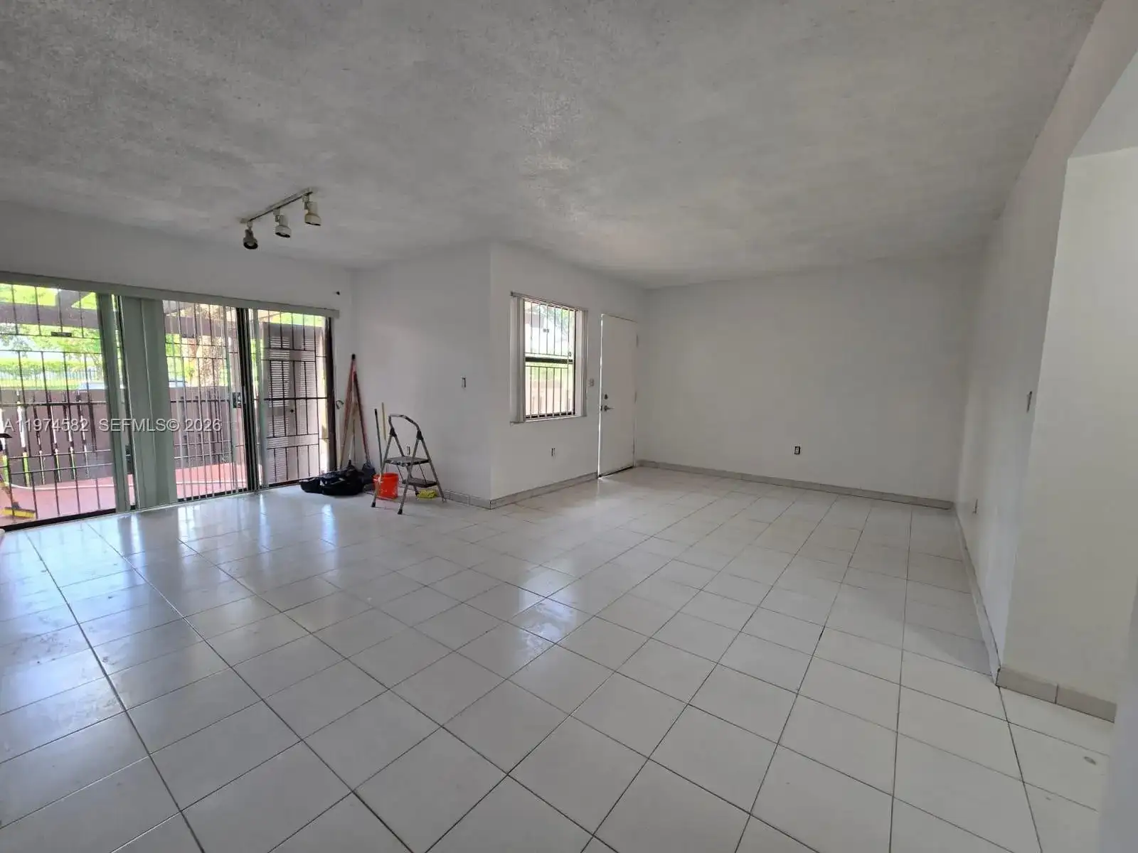 685 W Park Dr # 11, Miami FL 33172 photo 4