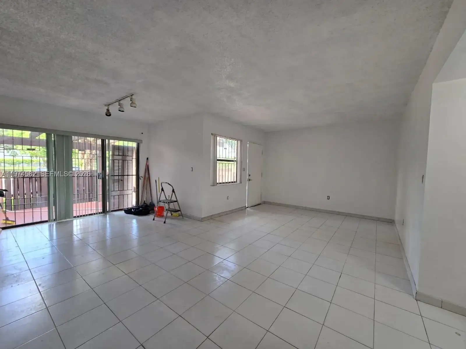 685 W Park Dr # 11, Miami FL 33172 photo 5