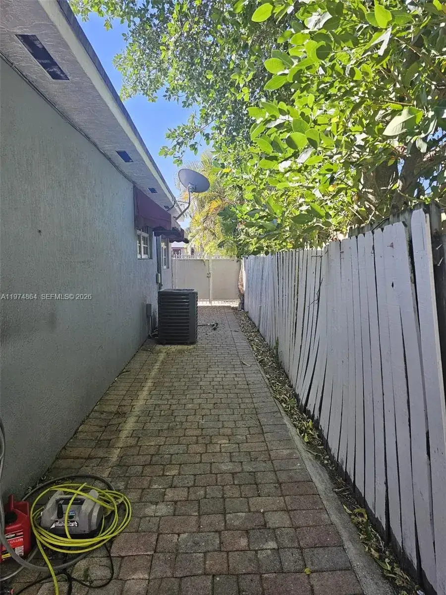 183 E 44th St, Hialeah FL 33013 photo 5