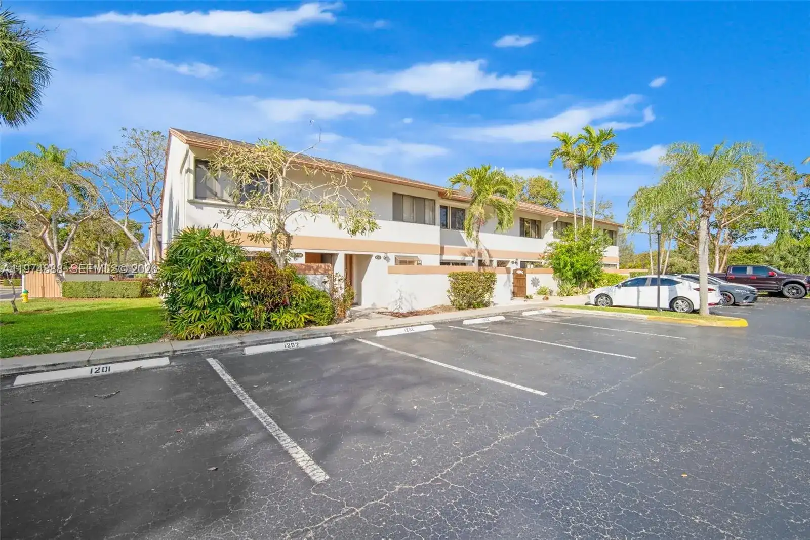 4250 SW 70th Ter, Davie FL 33314 photo 2