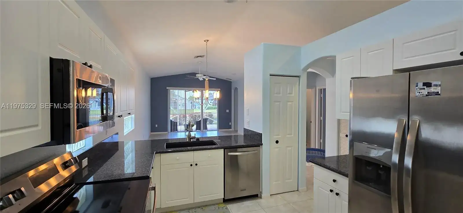8214 Bellafiore Way, Boynton Beach FL 33472 photo 4