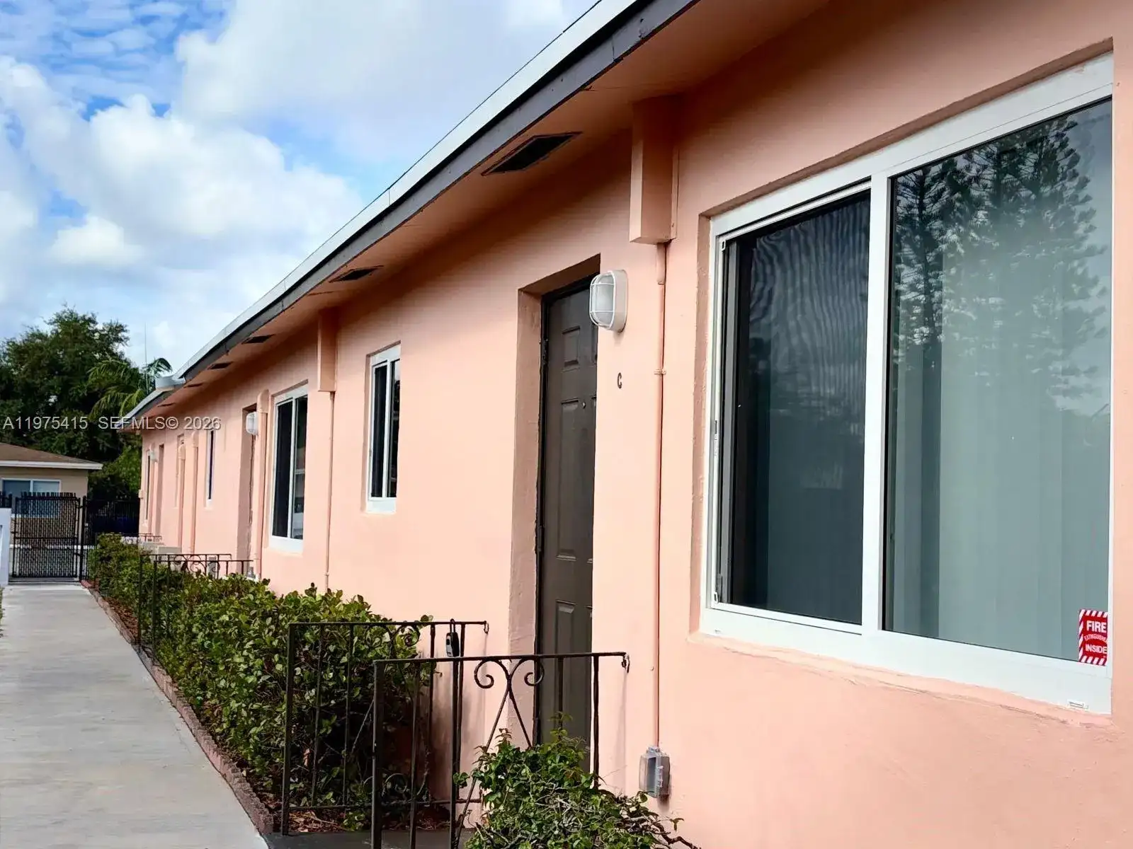 612 NW 10th Ter, Fort Lauderdale FL 33311 photo 2